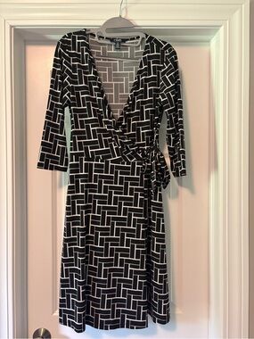 Chaps Black & White Geometric Wrap-Style Dress